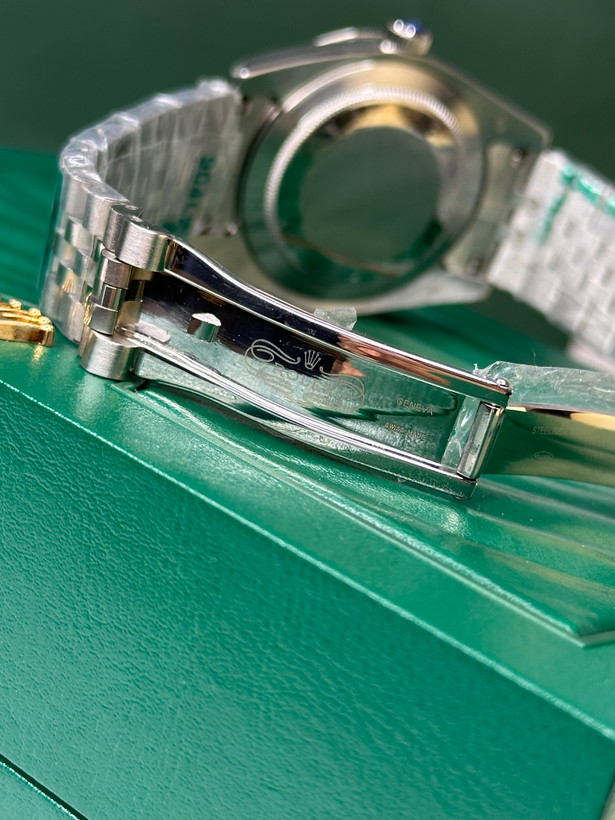 ساعت مچی Rolex Datejust | مدل صفحه سبز، بند Jubilee فلزی | Cyclops و جعبه سبز